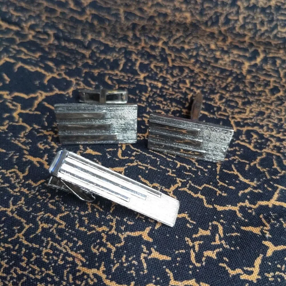 Vintage Silver Tone Tie Clip & Rectangle Vintage Cufflinks Tux Shirt Suit